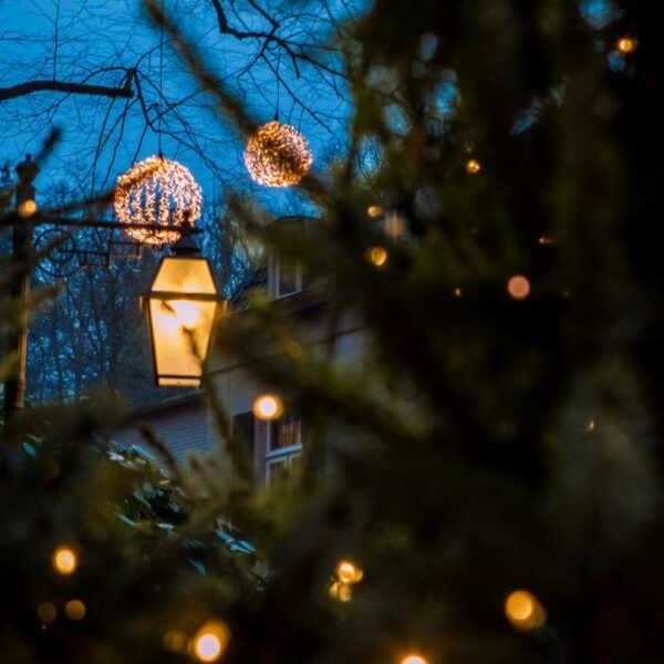 Lantaarn met kerstverlichting