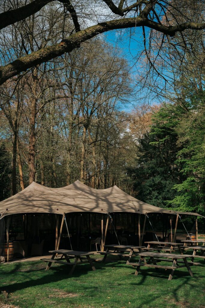 Tent in de borreltuin van De Wolfsberg