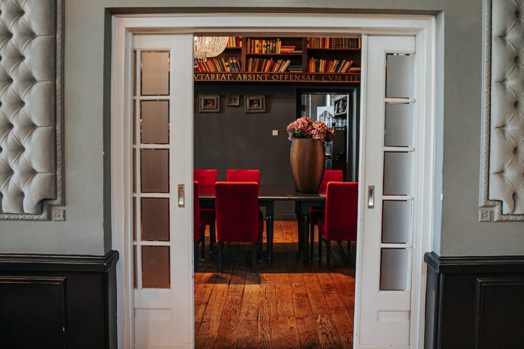 De Alfakamer, vergaderruimte naast de Wolfszaal